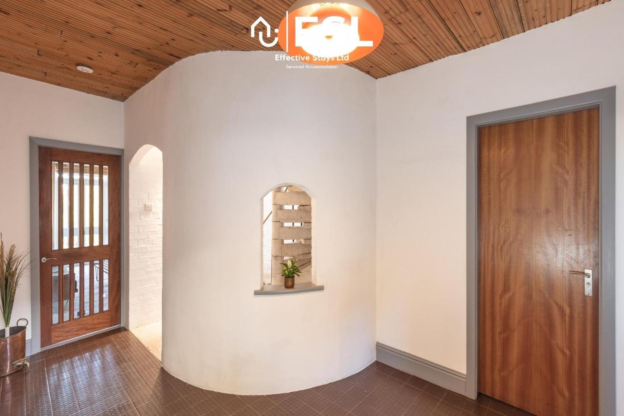 Riverside Views - 3 Bedroom House - Town Centre *
